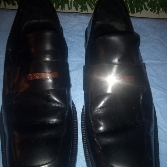 Authentic GUCCI Loafers - Picture 2 of 8